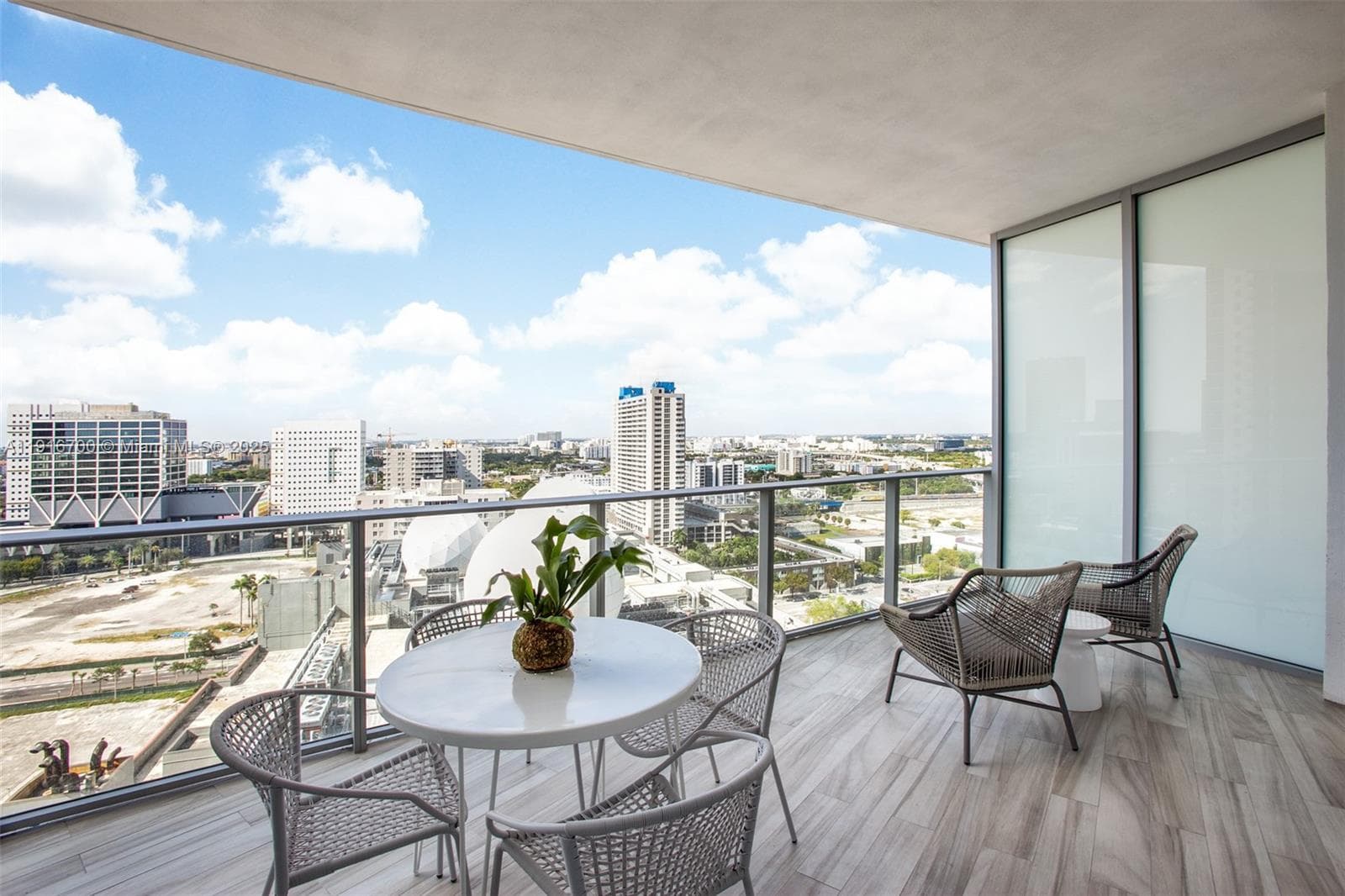 851 NE 1ST Ave # 1810, Miami FL 33132 — 11