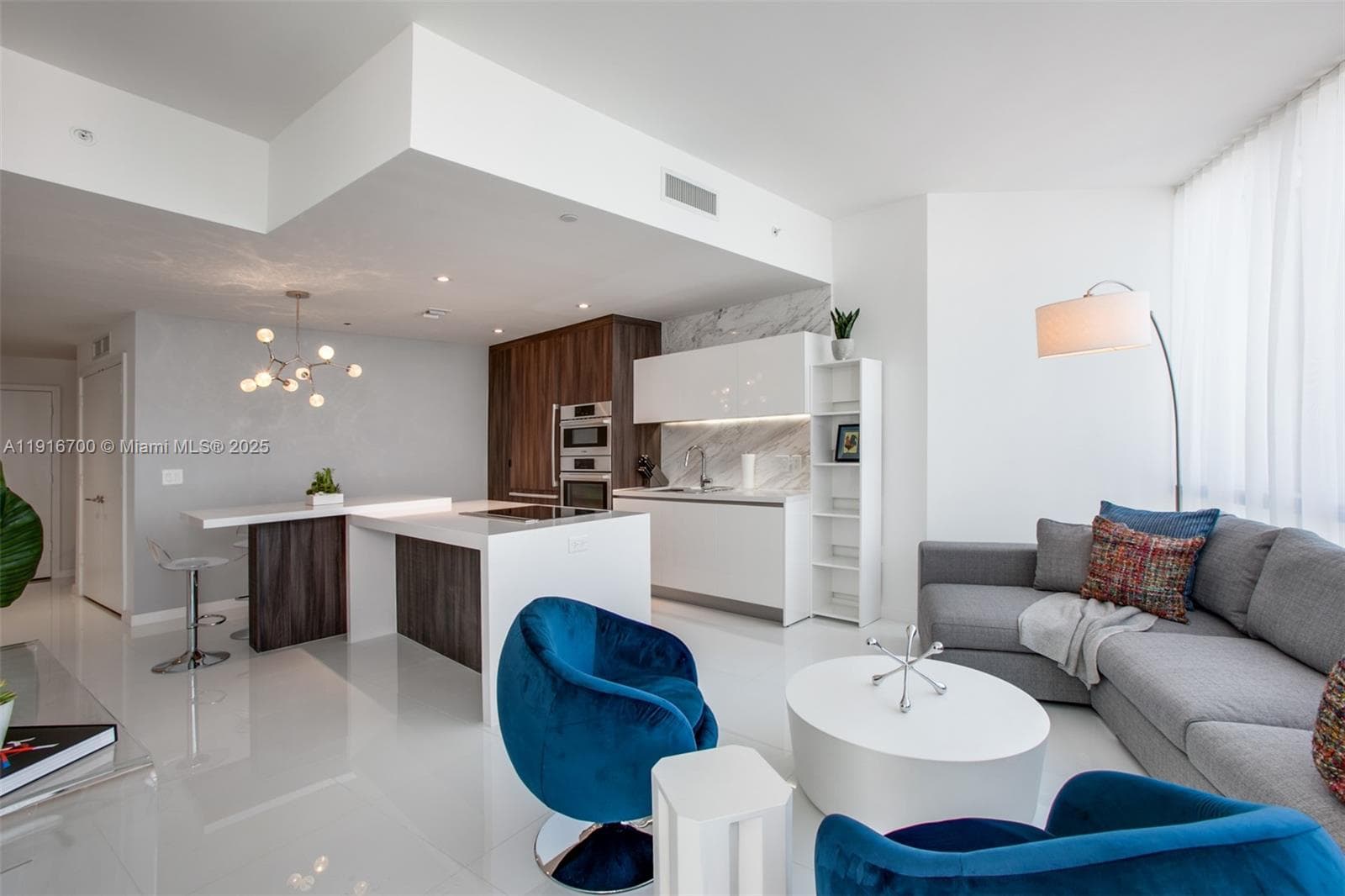 851 NE 1ST Ave # 1810, Miami FL 33132 — 4