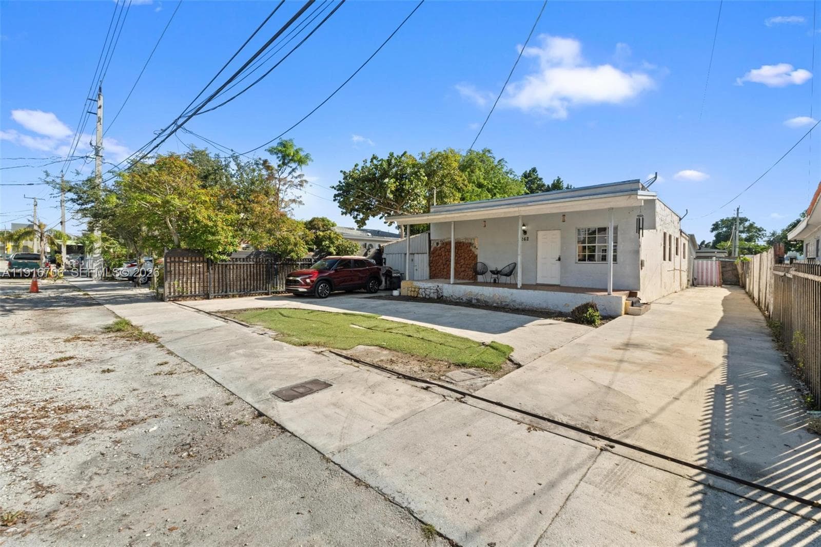 2262 NW 4th St, Miami FL 33125 — 2