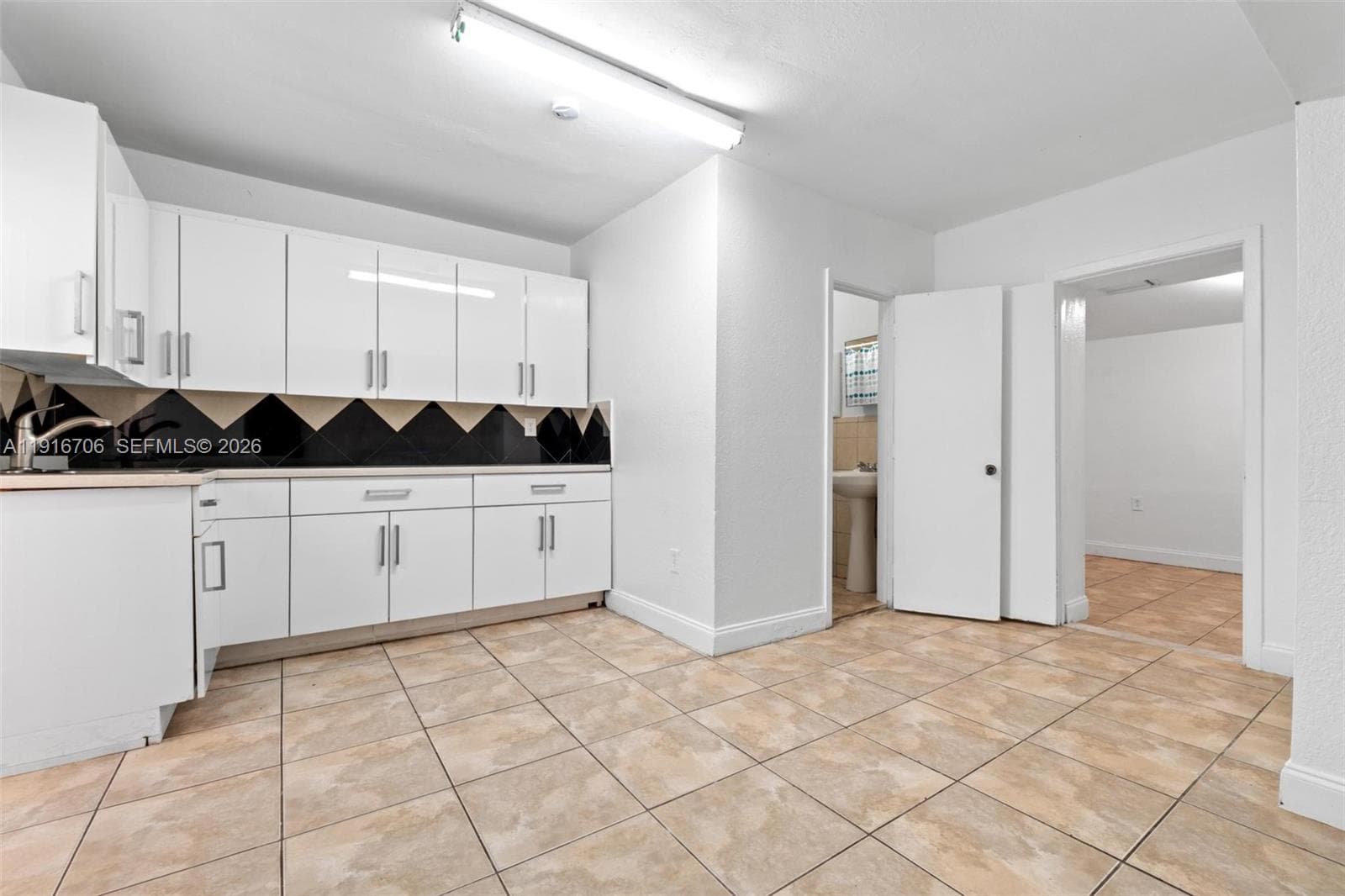 2262 NW 4th St, Miami FL 33125 — 14
