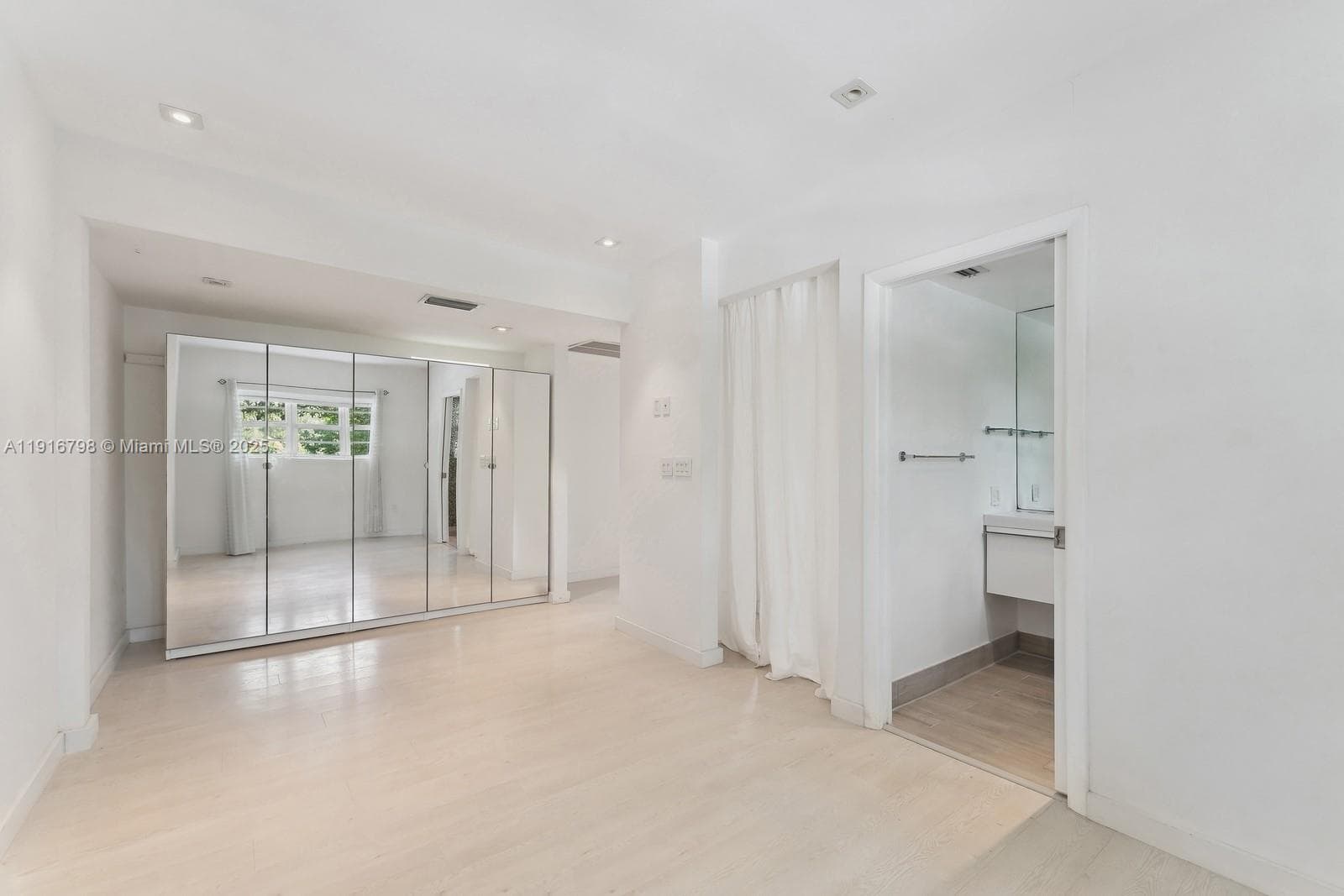 4812 Pine Tree Dr # 206, Miami Beach FL 33140 — 10