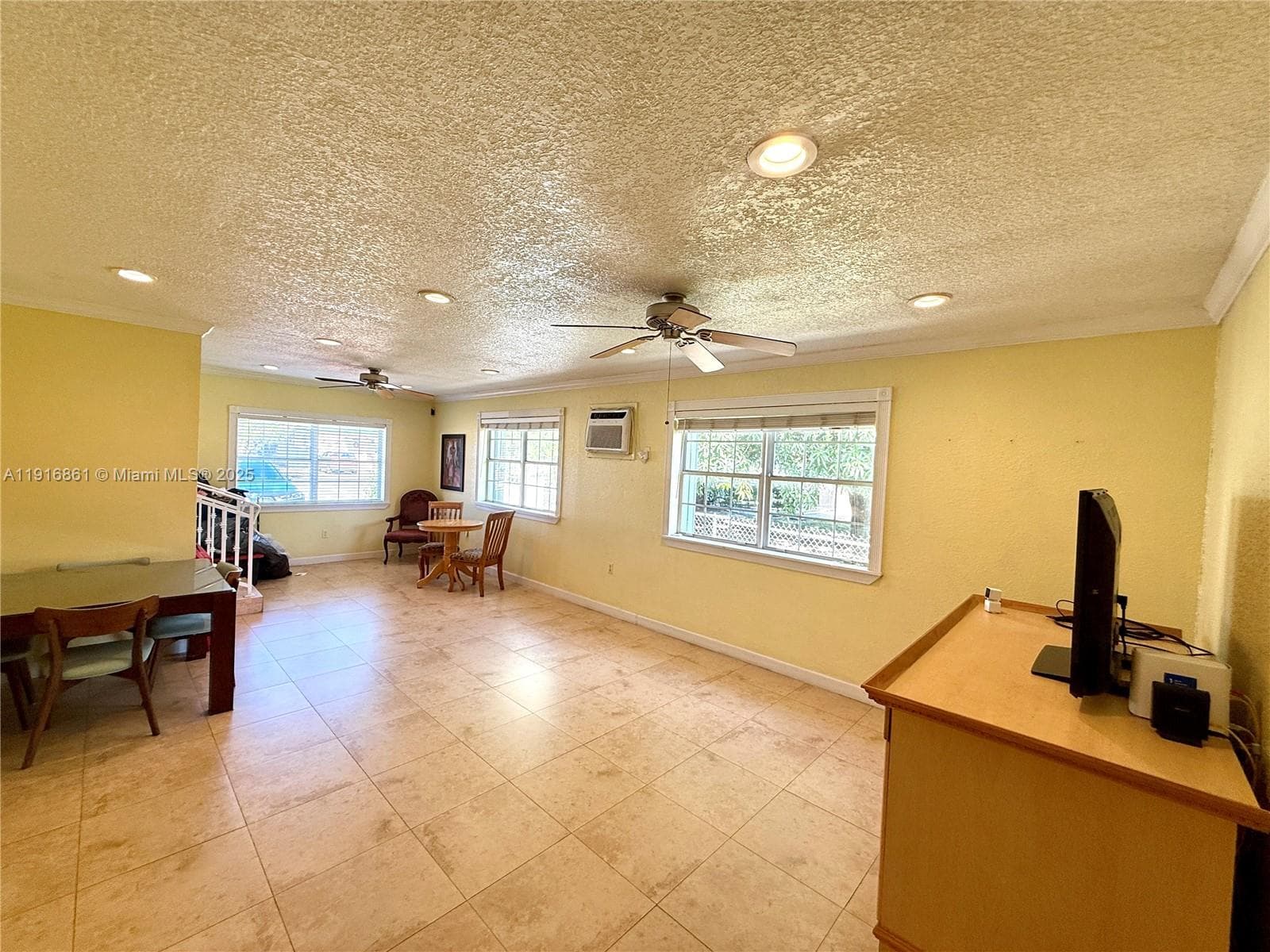 174 E 41st St, Hialeah FL 33013 — 13