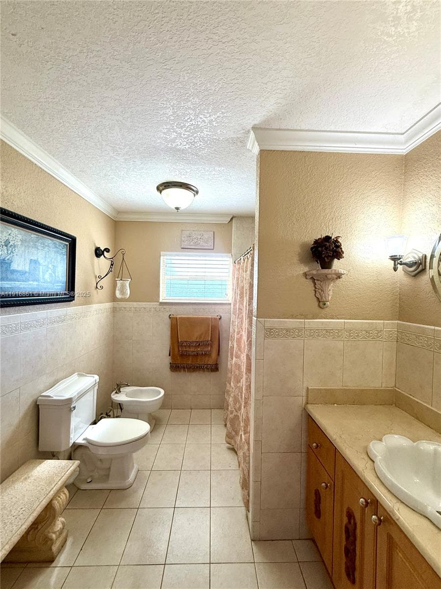 174 E 41st St, Hialeah FL 33013 — 22