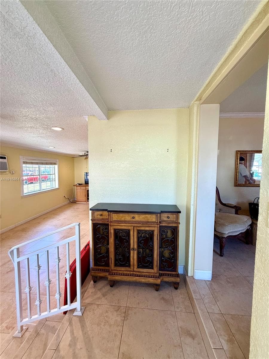 174 E 41st St, Hialeah FL 33013 — 9