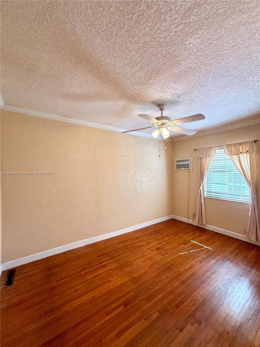 174 E 41st St, Hialeah FL 33013 — 44