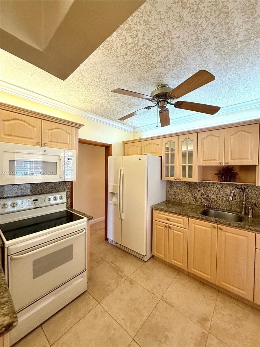 174 E 41st St, Hialeah FL 33013 — 39