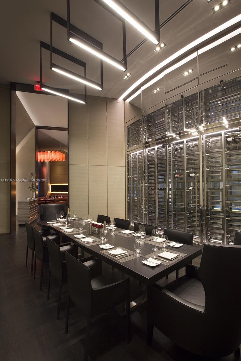 18555 Collins Ave # 5105, Sunny Isles Beach FL 33160 — 33