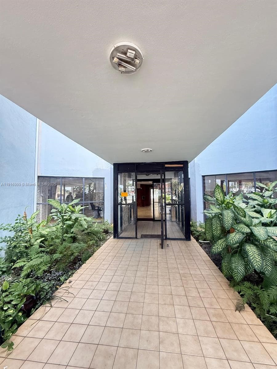 2025 NE 164th St # 605, North Miami Beach FL 33162 — 2
