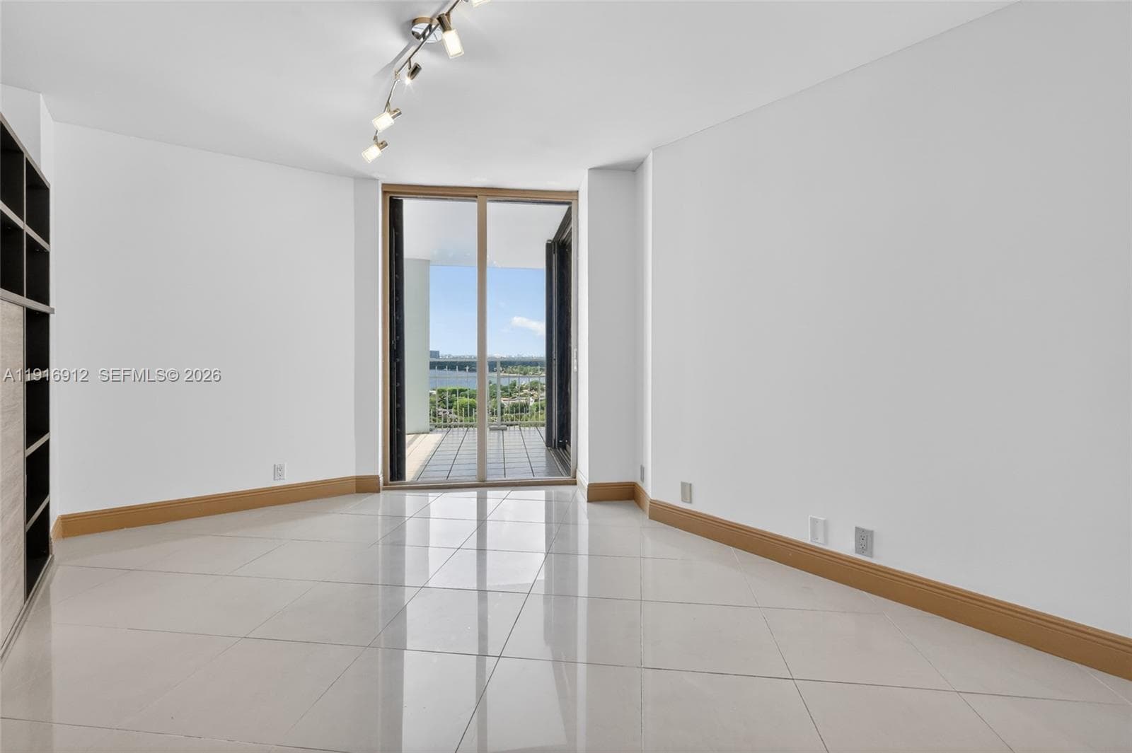 4000 Towerside Ter # 1612, Miami FL 33138 — 20