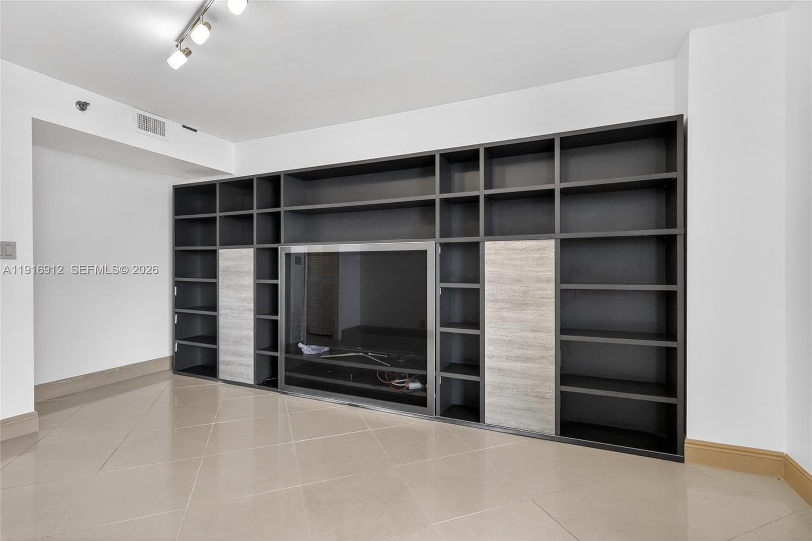 4000 Towerside Ter # 1612, Miami FL 33138 — 19