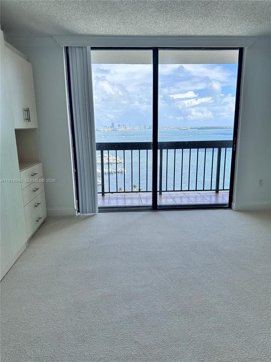 2333 Brickell Ave # 2215, Miami FL 33129 — 23