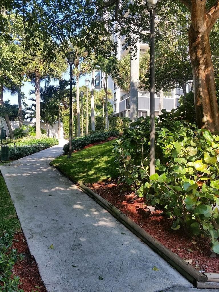 2333 Brickell Ave # 2215, Miami FL 33129 — 36