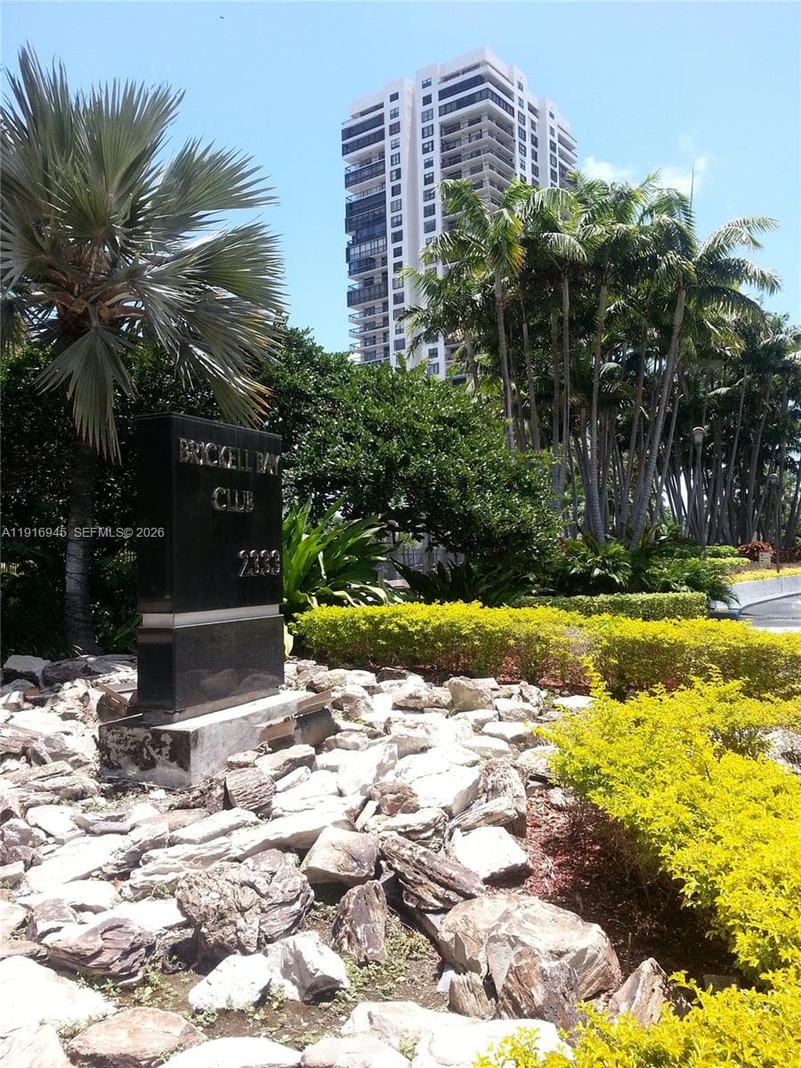 2333 Brickell Ave # 2215, Miami FL 33129 — 1