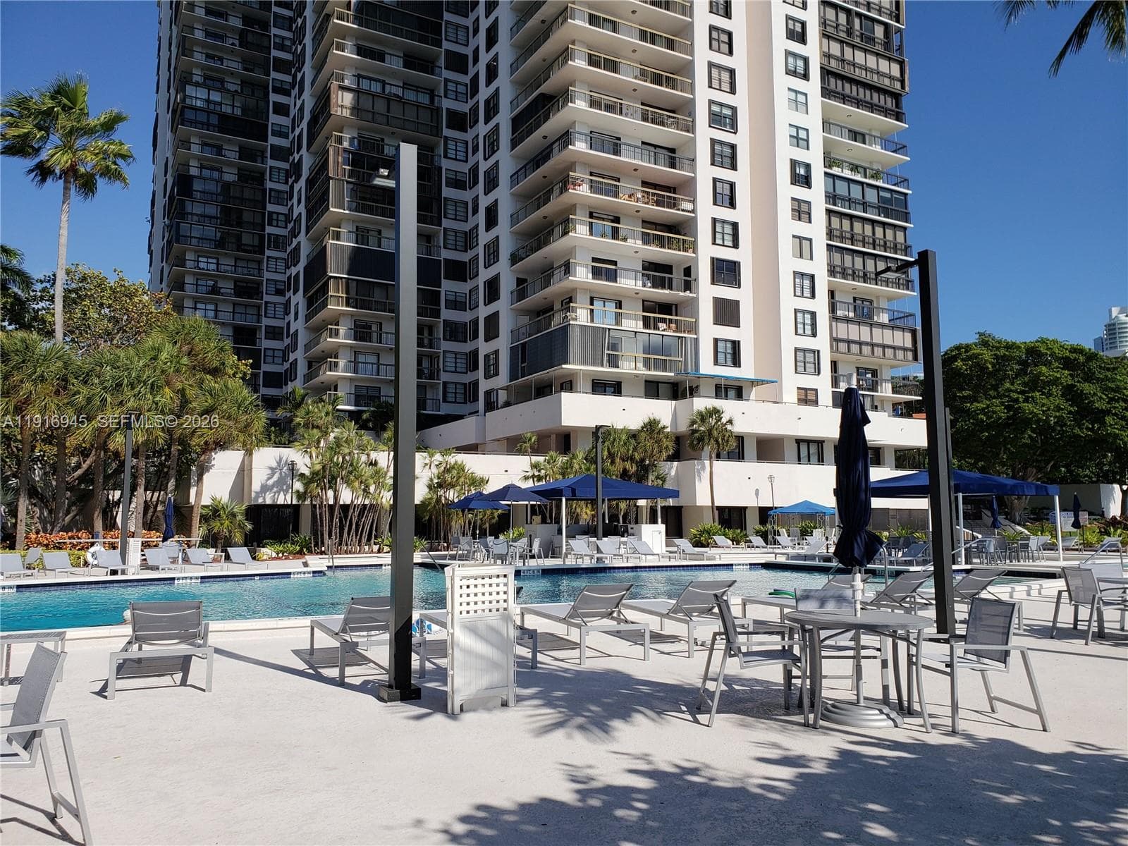 2333 Brickell Ave # 2215, Miami FL 33129 — 33
