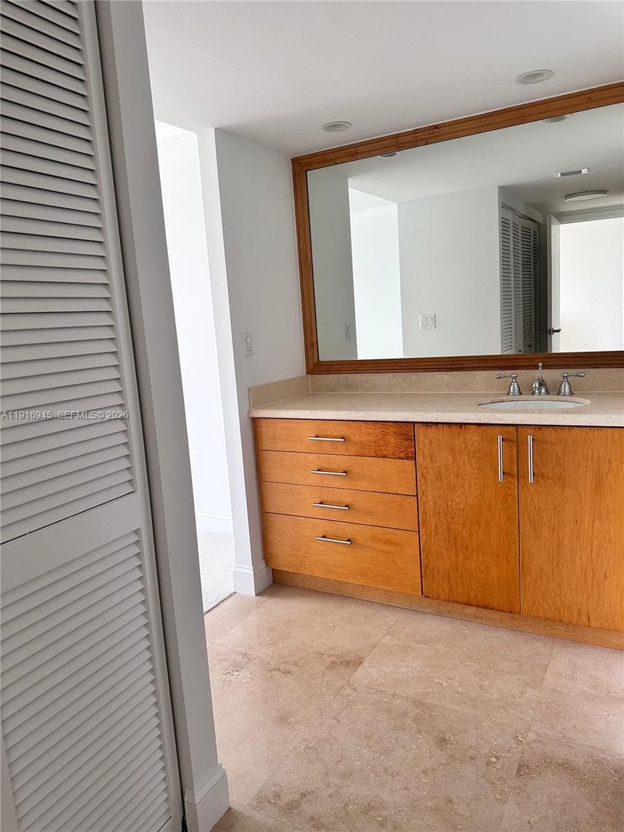 2333 Brickell Ave # 2215, Miami FL 33129 — 14