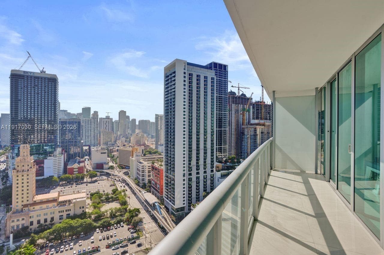 888 Biscayne Blvd # 2904, Miami FL 33132 — 17