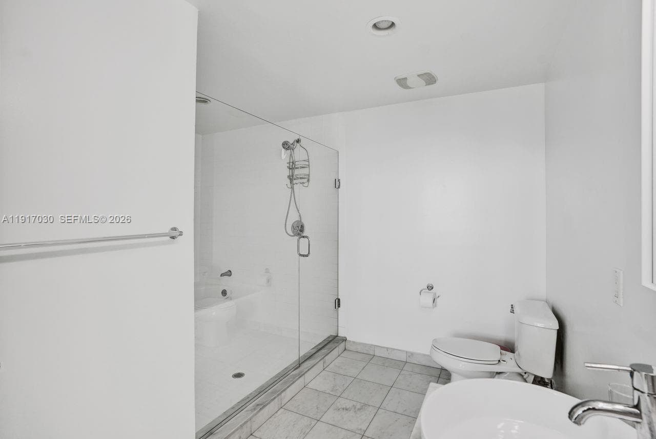 888 Biscayne Blvd # 2904, Miami FL 33132 — 12