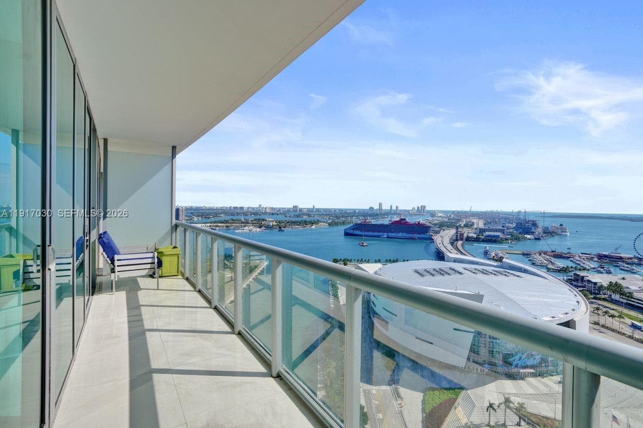 888 Biscayne Blvd # 2904, Miami FL 33132 — 3