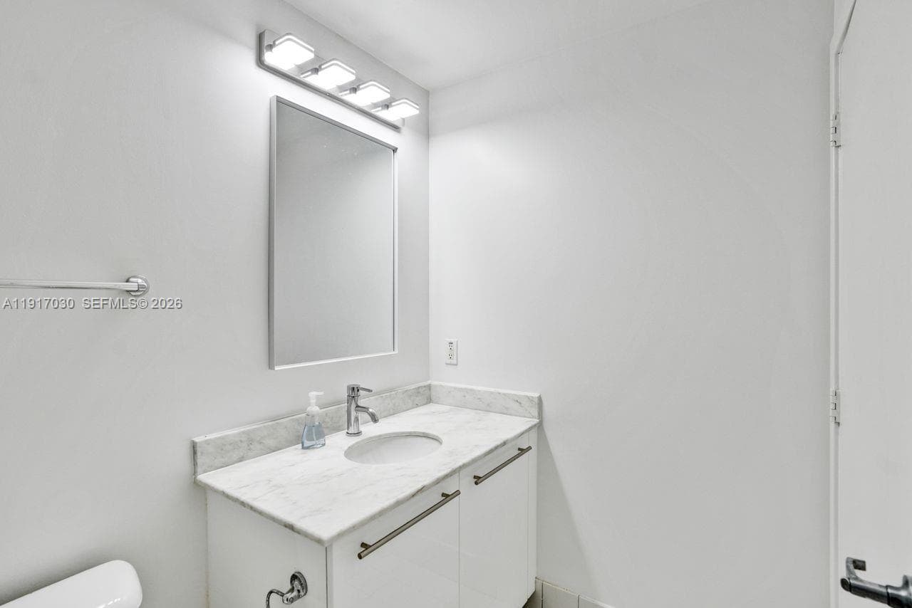 888 Biscayne Blvd # 2904, Miami FL 33132 — 20