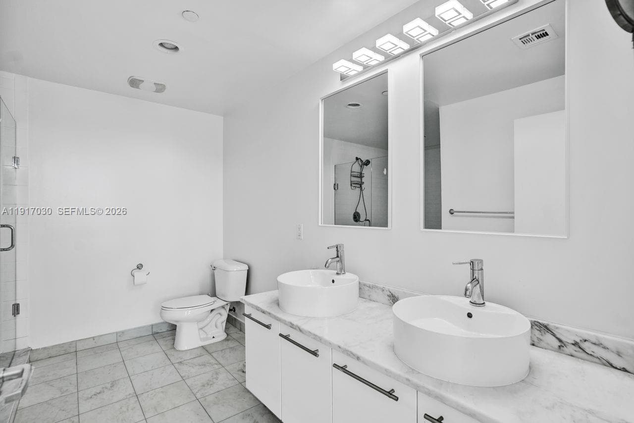 888 Biscayne Blvd # 2904, Miami FL 33132 — 11