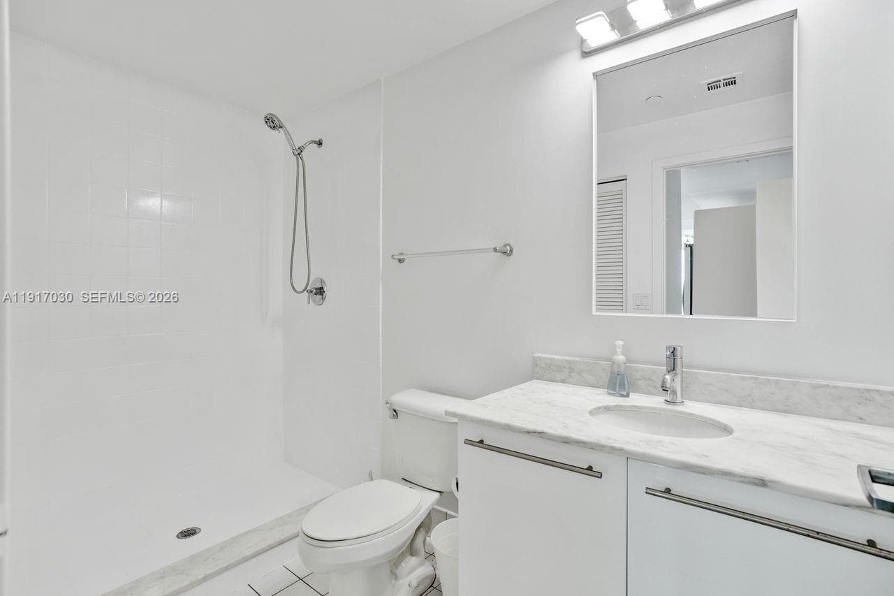 888 Biscayne Blvd # 2904, Miami FL 33132 — 19