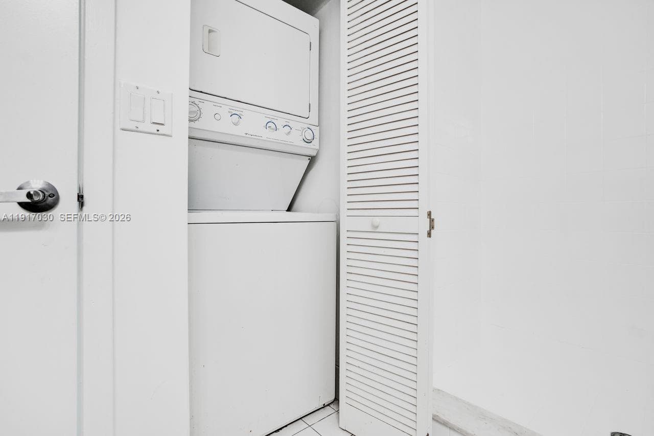 888 Biscayne Blvd # 2904, Miami FL 33132 — 21