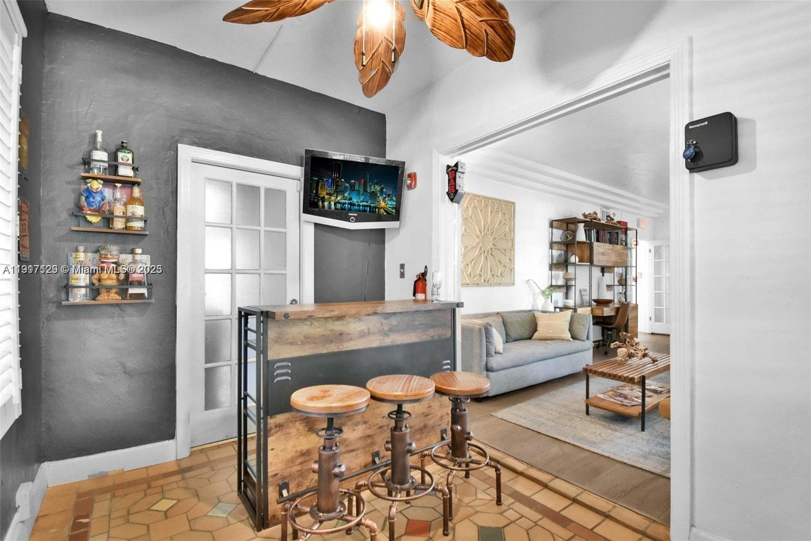 1018 Jefferson Ave, Miami Beach FL 33139 — 7
