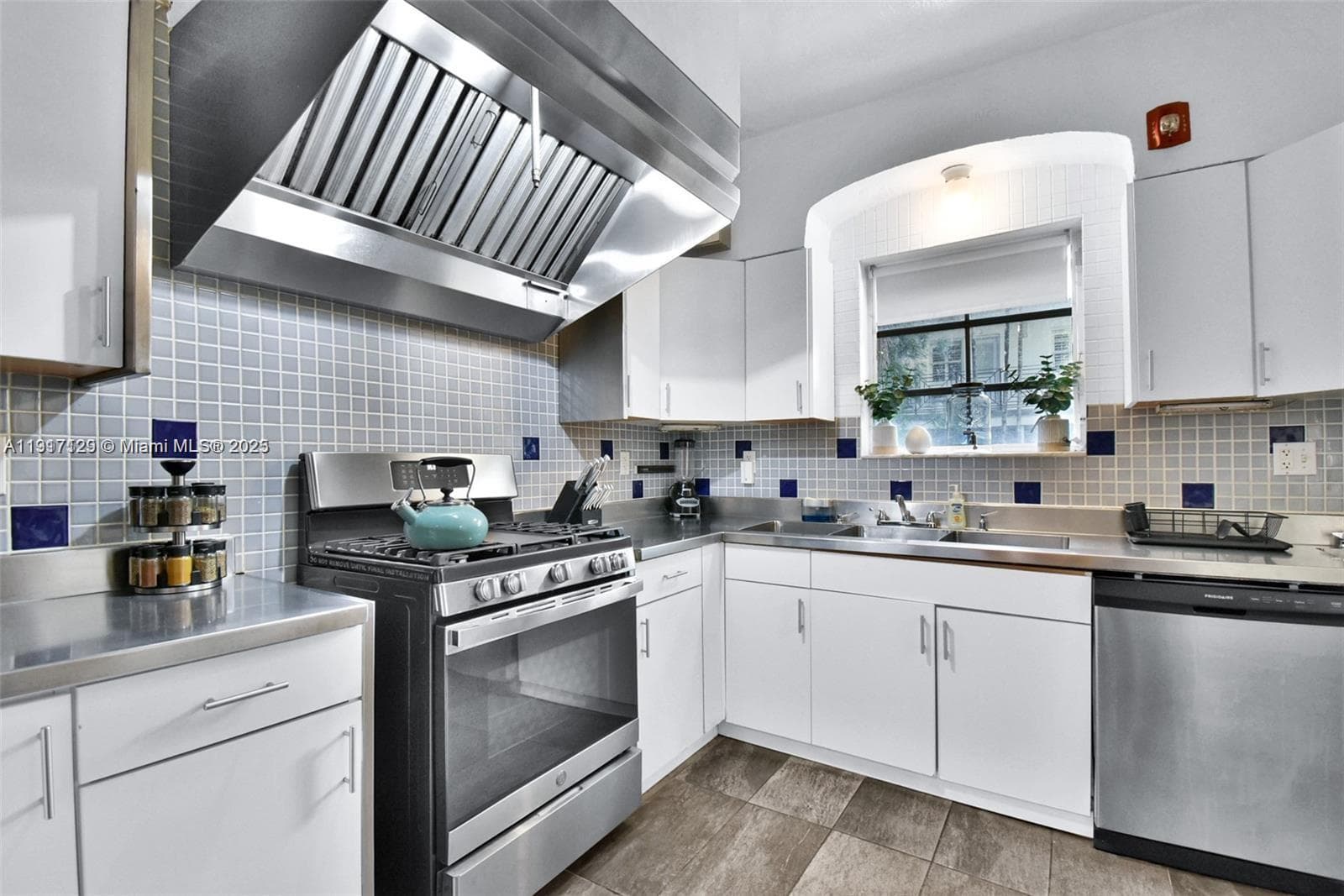 1018 Jefferson Ave, Miami Beach FL 33139 — 59