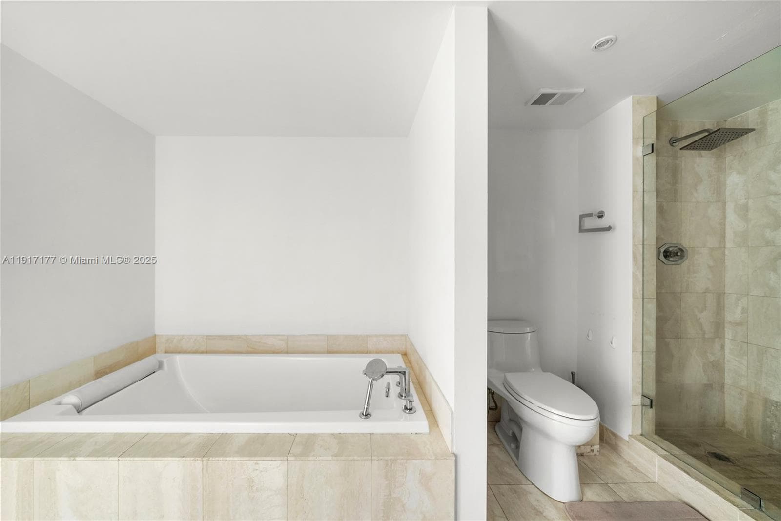 1000 W Island Blvd # 2407, Aventura FL 33160 — 23