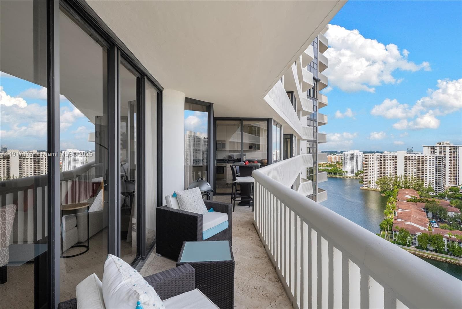 1000 W Island Blvd # 2407, Aventura FL 33160 — 27