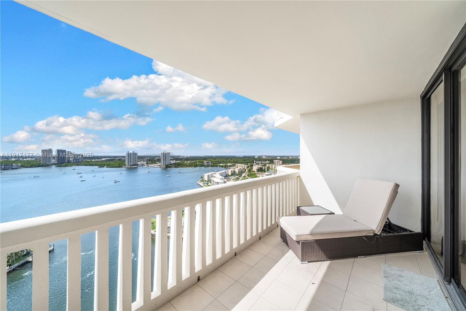 1000 W Island Blvd # 2407, Aventura FL 33160 — 2