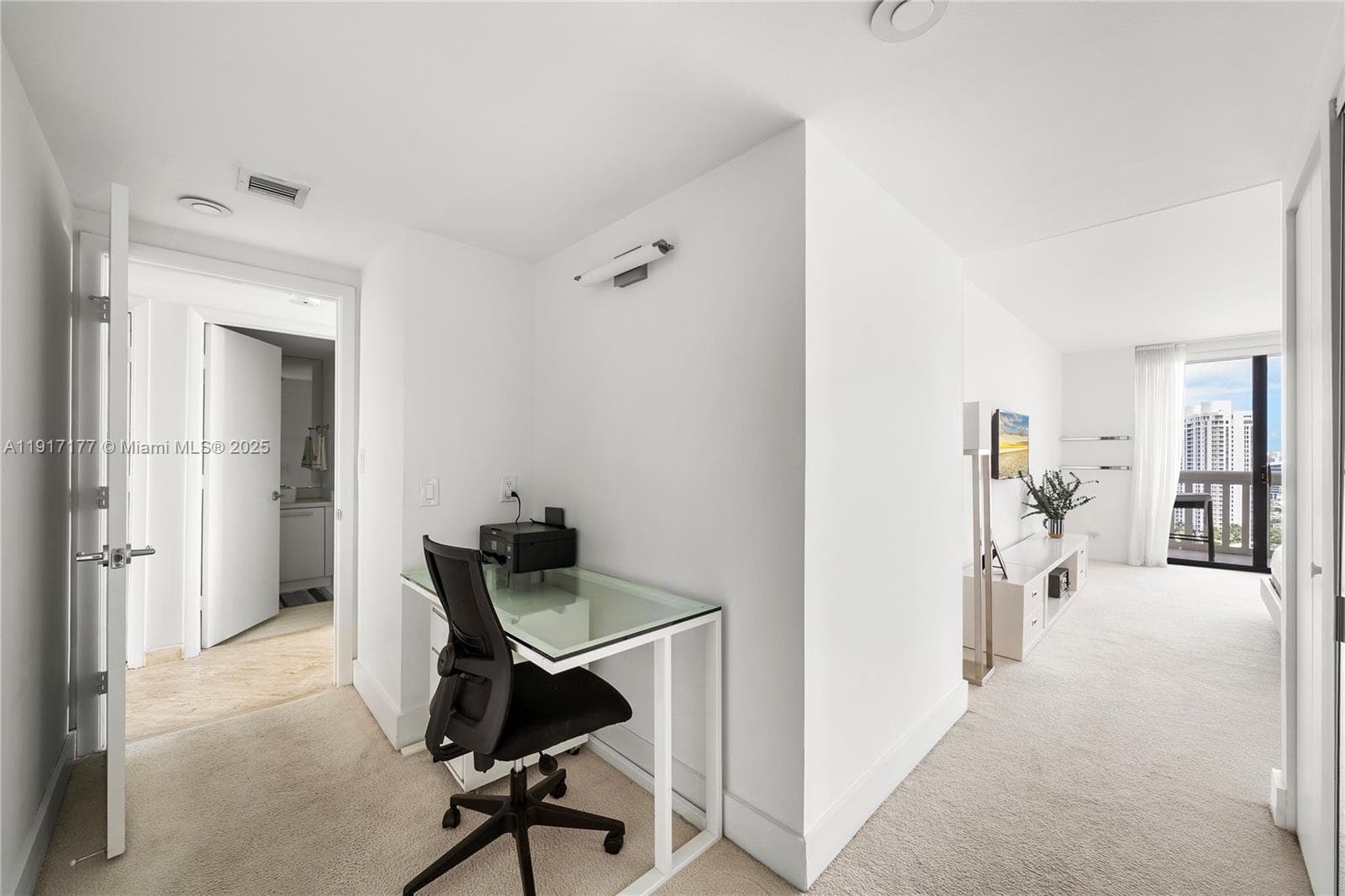 1000 W Island Blvd # 2407, Aventura FL 33160 — 17