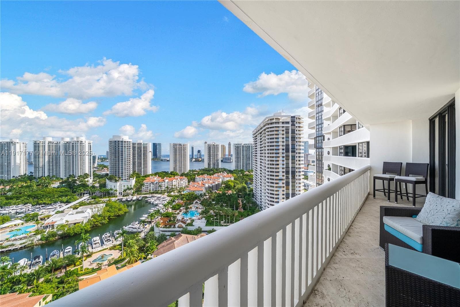 1000 W Island Blvd # 2407, Aventura FL 33160 — 1