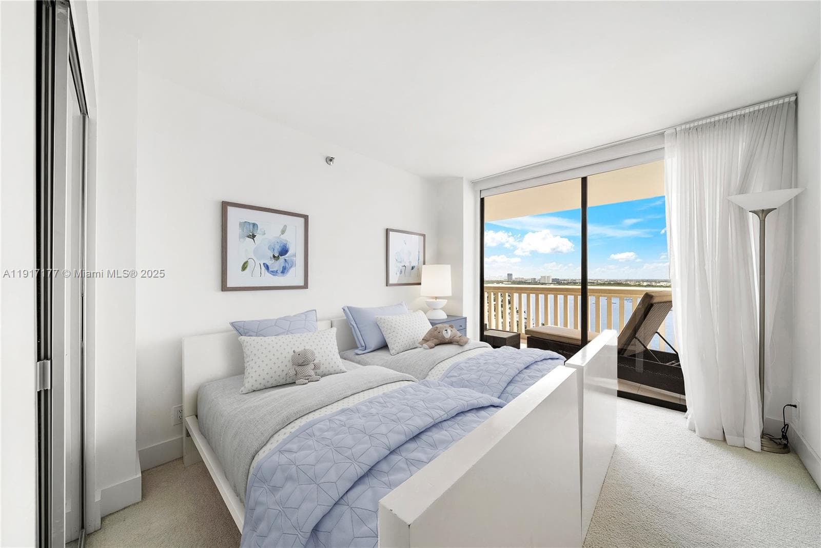 1000 W Island Blvd # 2407, Aventura FL 33160 — 14