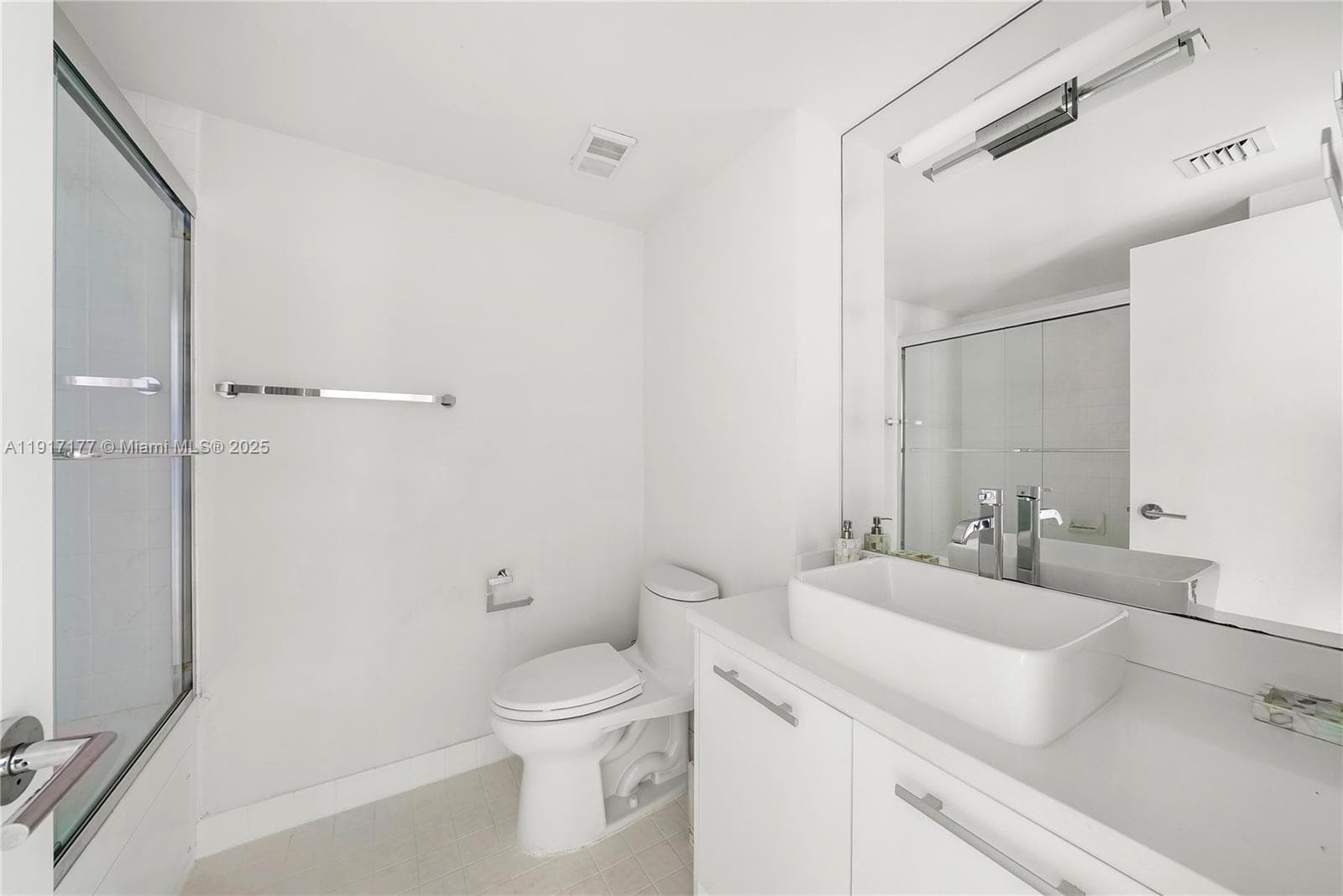 1000 W Island Blvd # 2407, Aventura FL 33160 — 15