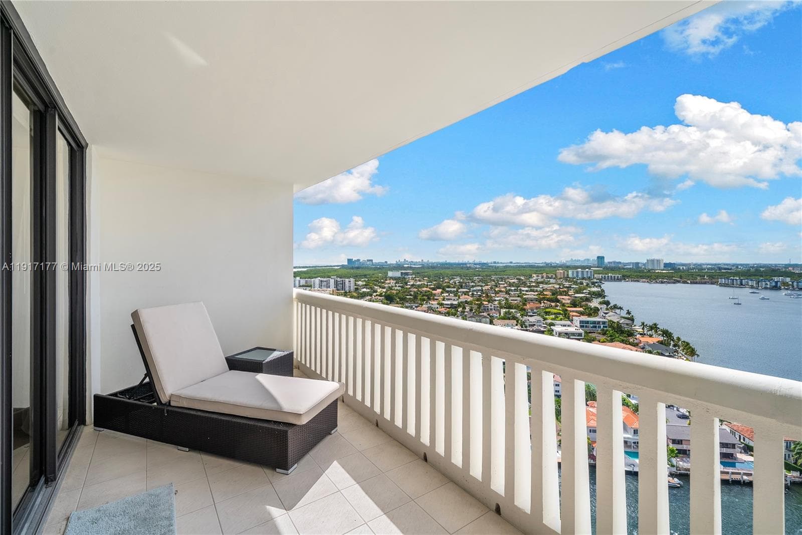 1000 W Island Blvd # 2407, Aventura FL 33160 — 29