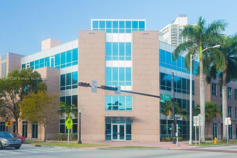 1000 5th St # 102, Miami Beach FL 33139 — 1