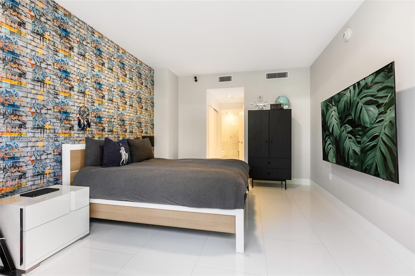 1 Collins Ave # 207, Miami Beach FL 33139 — 28