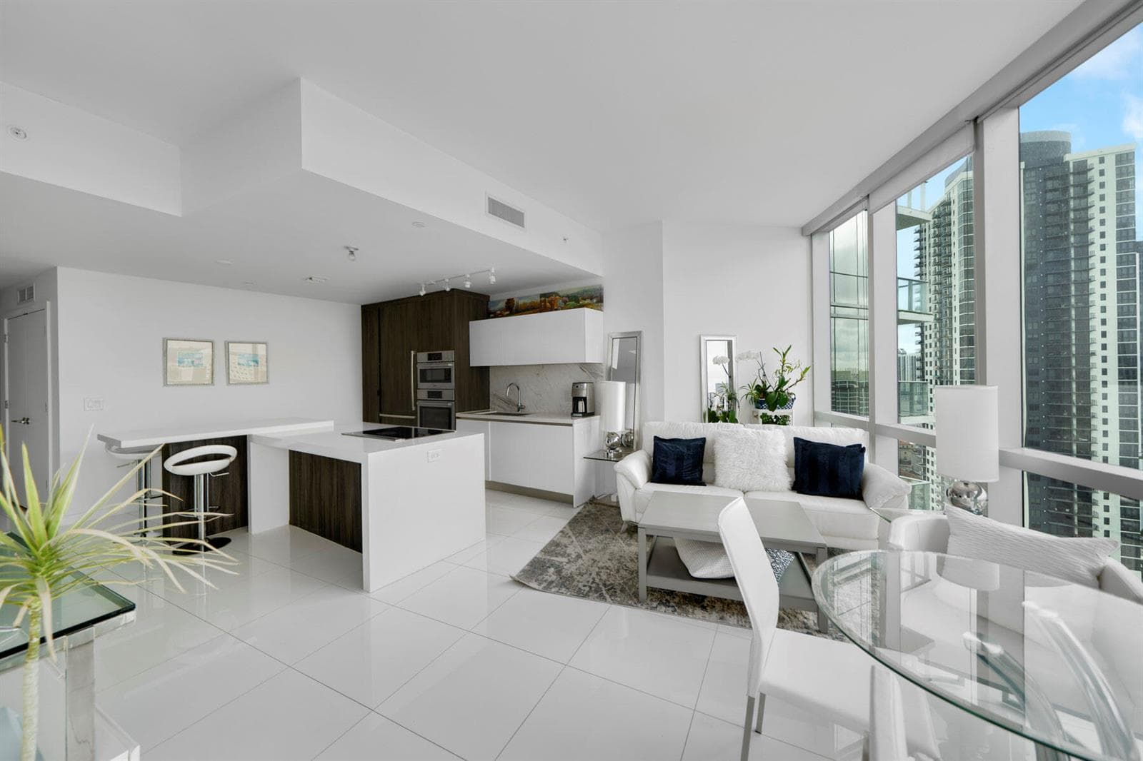 851 NE 1st Avenue # 2410, Miami FL 33132 — 6
