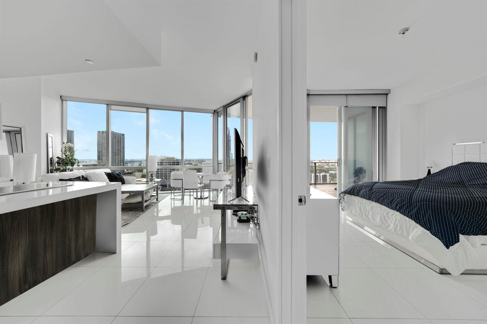 851 NE 1st Avenue # 2410, Miami FL 33132 — 17
