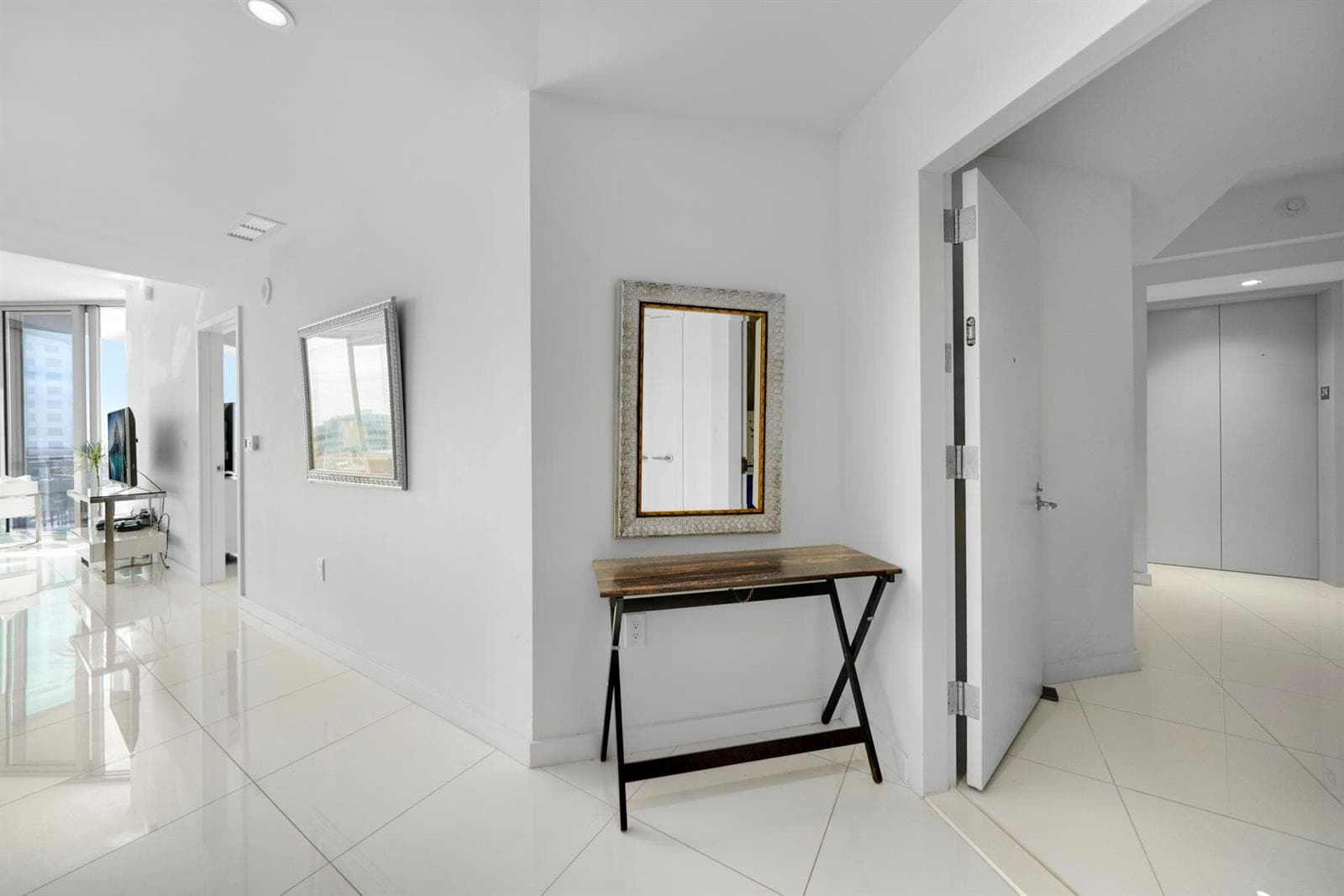 851 NE 1st Avenue # 2410, Miami FL 33132 — 7