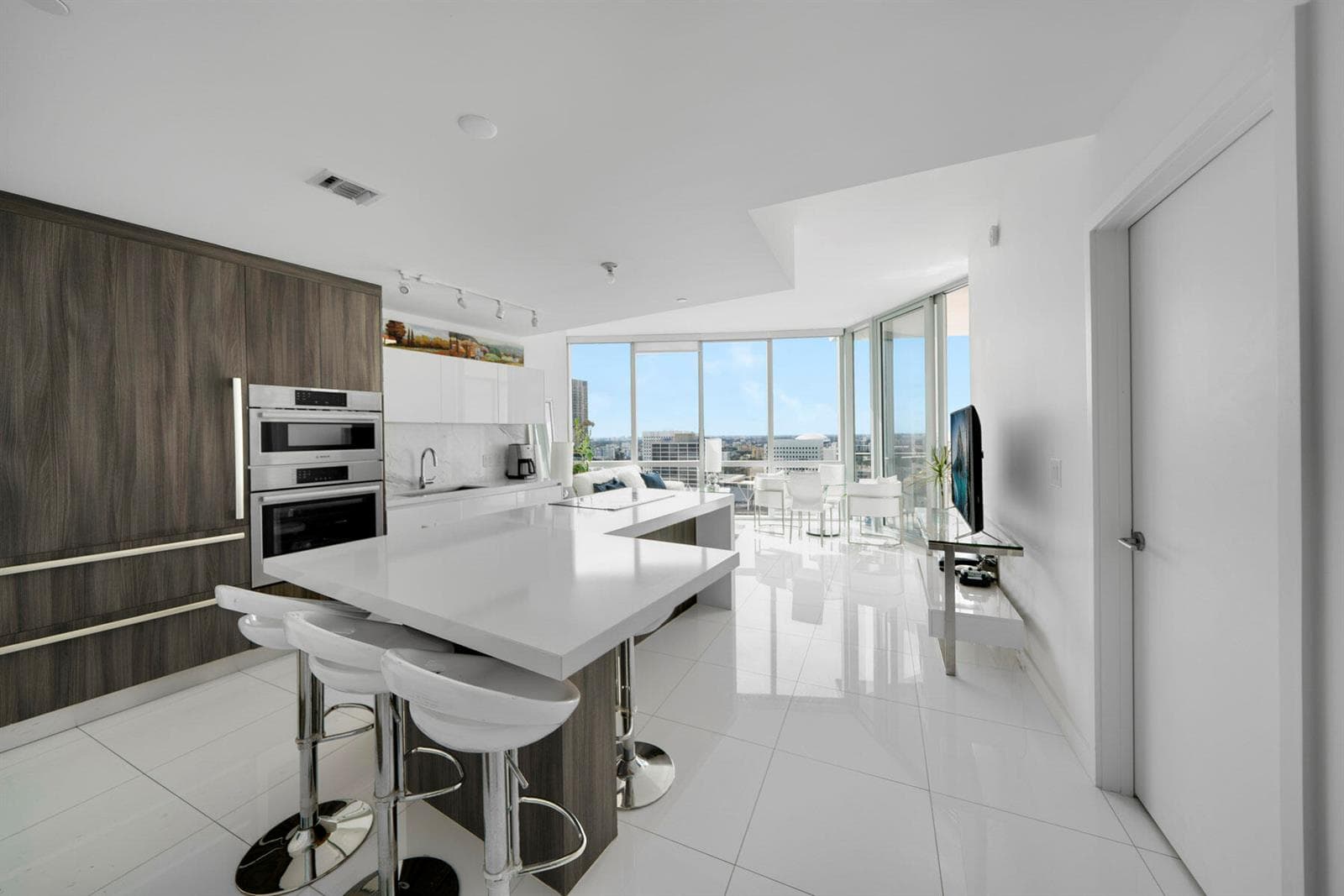 851 NE 1st Avenue # 2410, Miami FL 33132 — 3