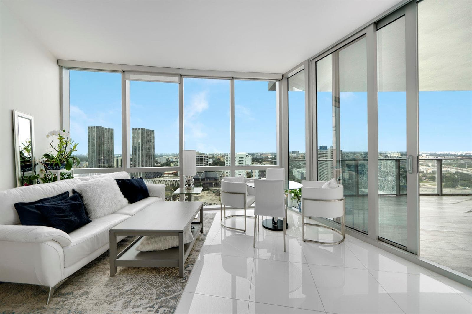 851 NE 1st Avenue # 2410, Miami FL 33132 — 1