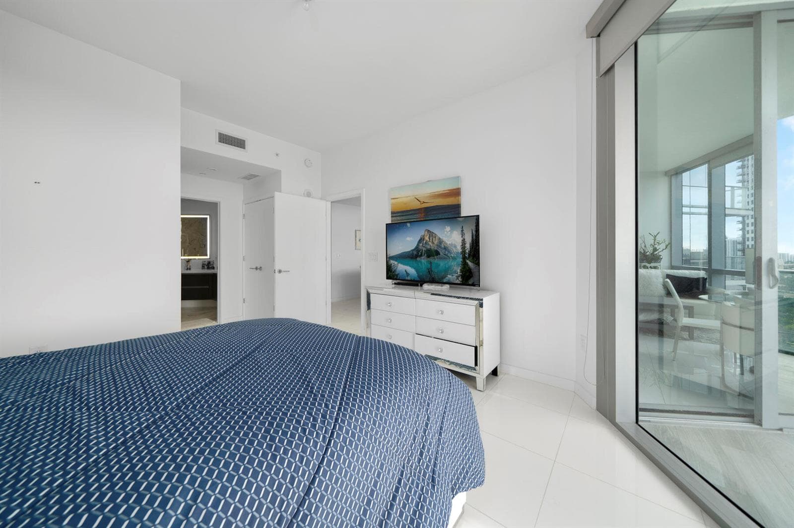 851 NE 1st Avenue # 2410, Miami FL 33132 — 9