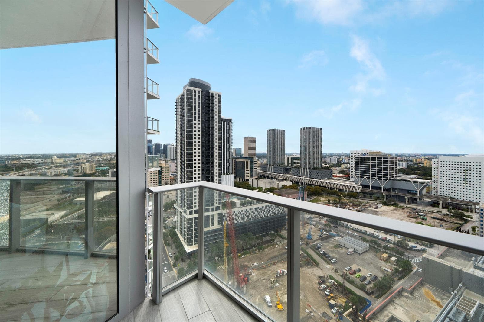 851 NE 1st Avenue # 2410, Miami FL 33132 — 24