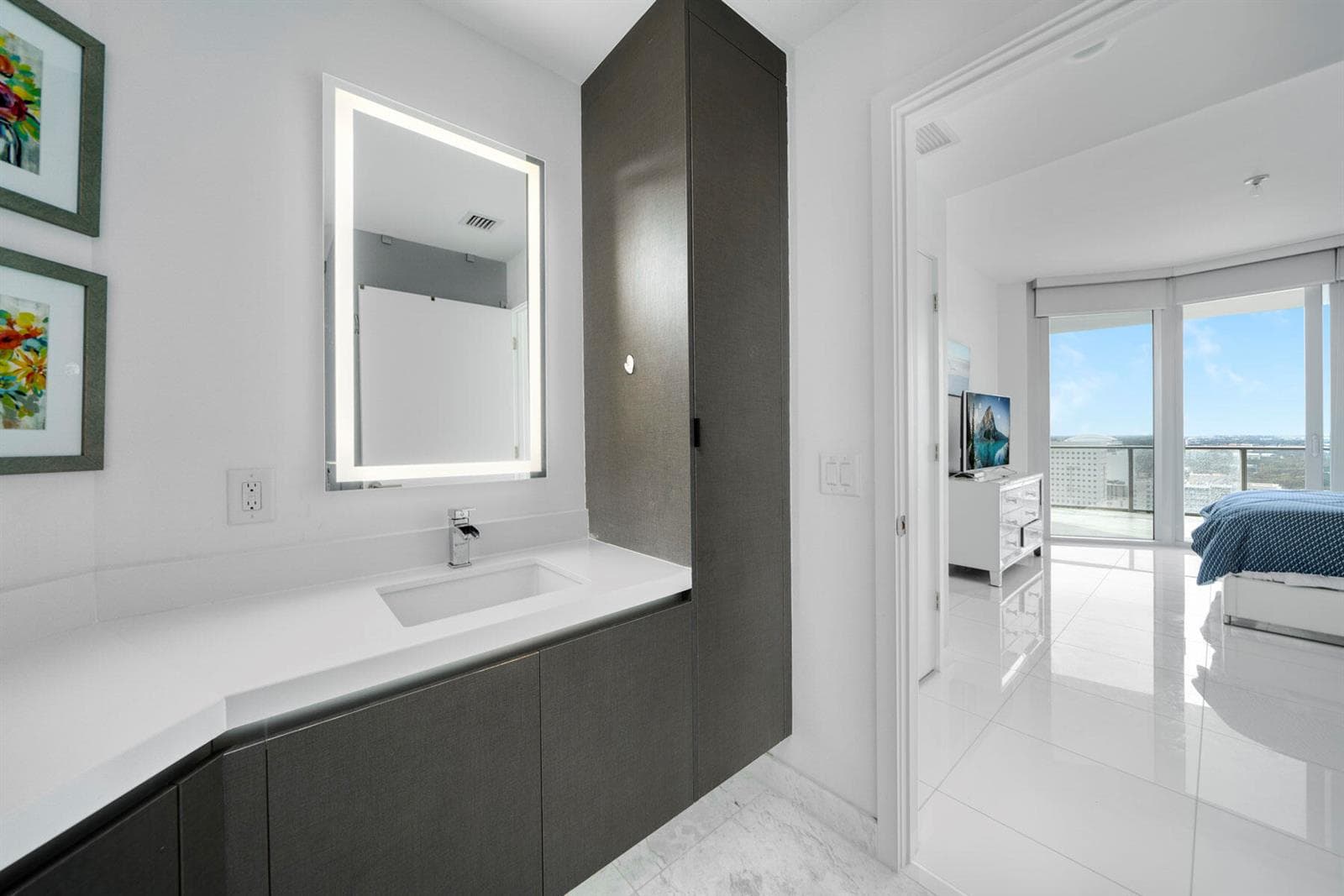 851 NE 1st Avenue # 2410, Miami FL 33132 — 10