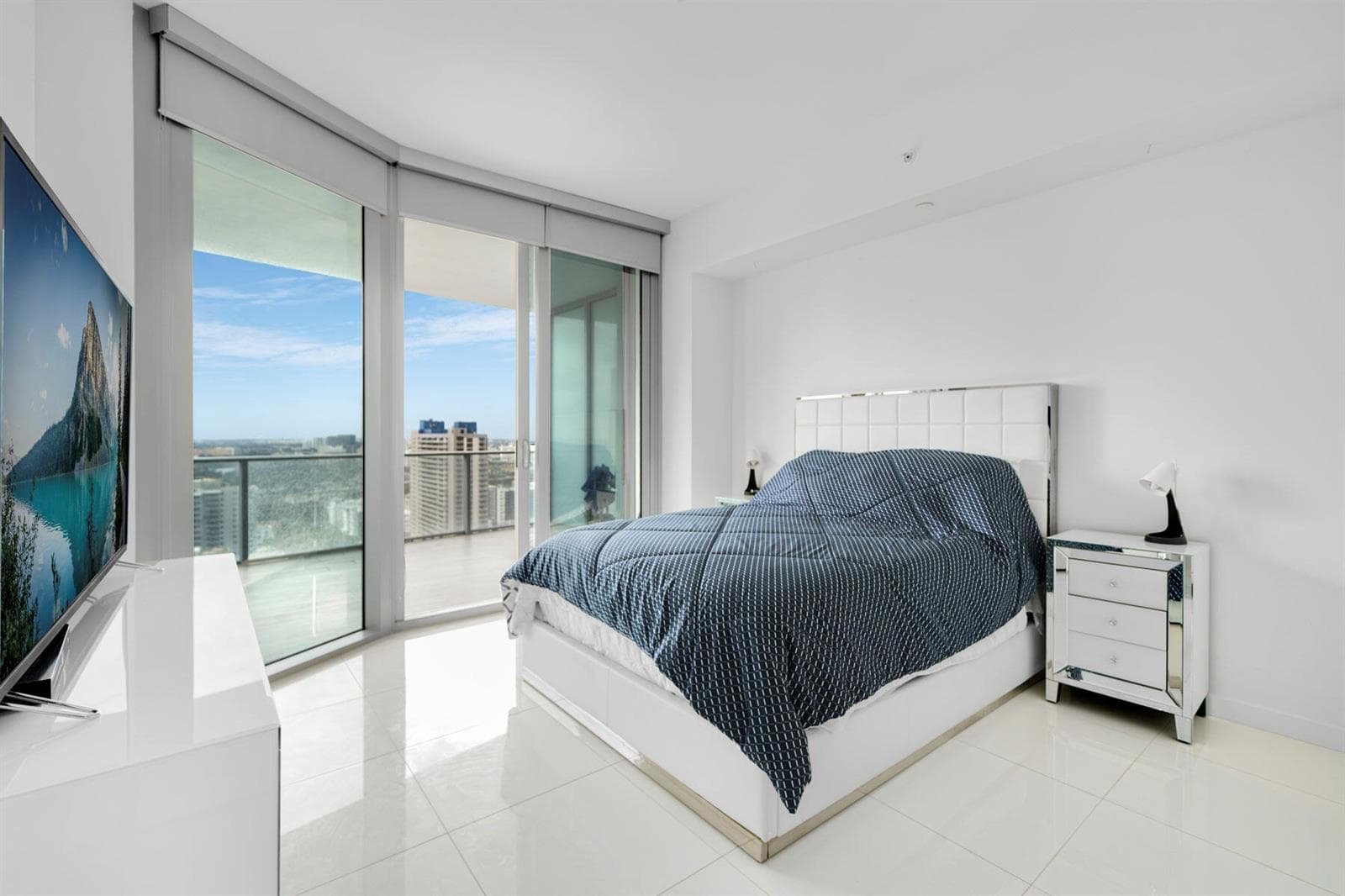851 NE 1st Avenue # 2410, Miami FL 33132 — 18