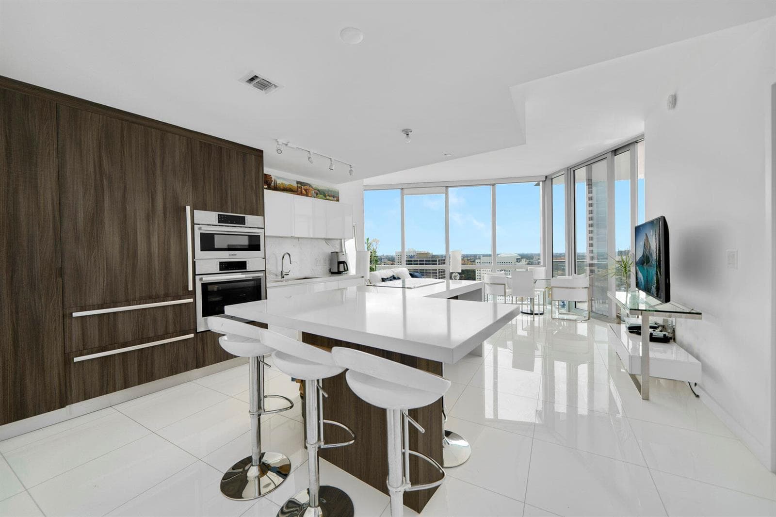 851 NE 1st Avenue # 2410, Miami FL 33132 — 4