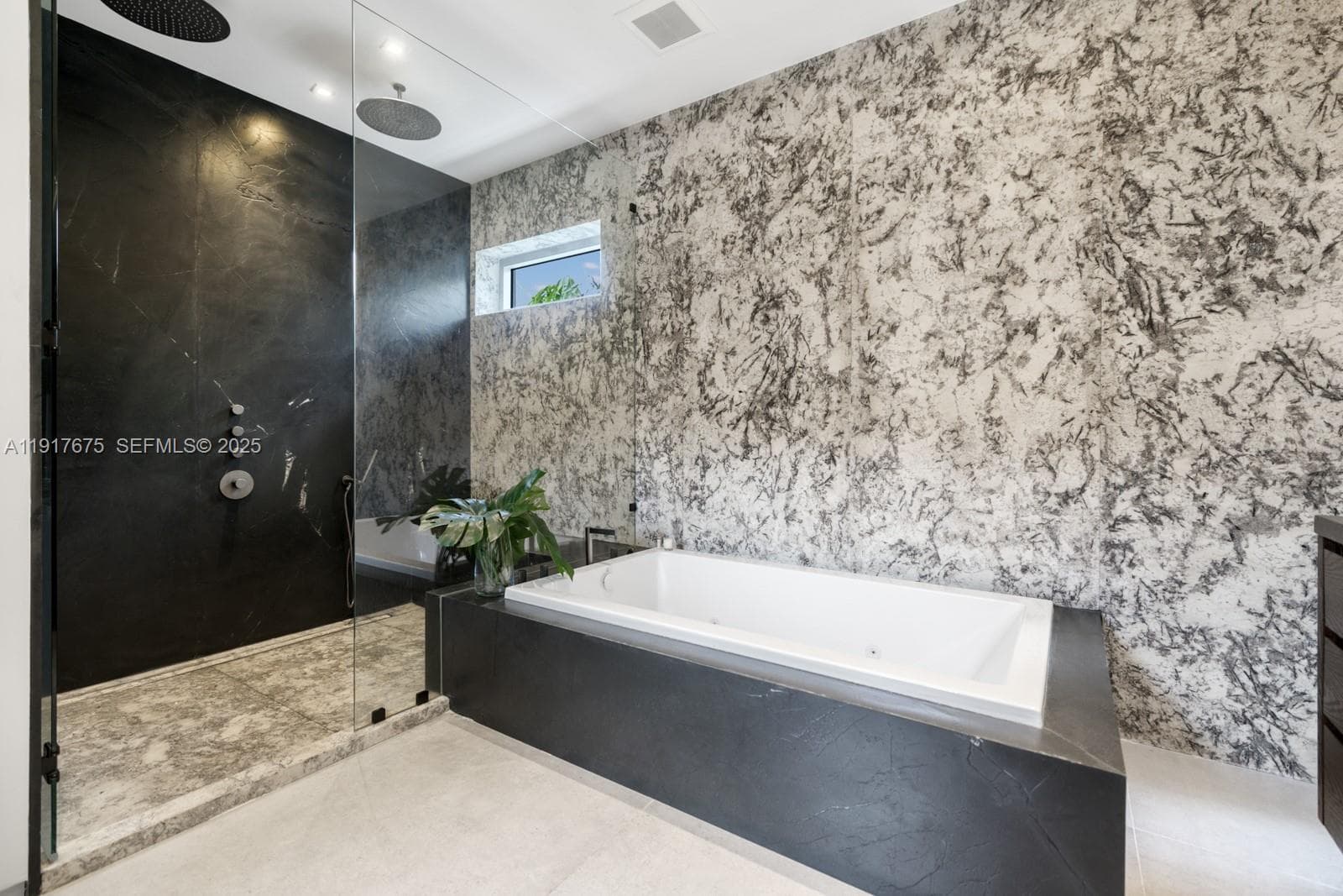 1379 N Venetian Way, Miami FL 33139 — 32