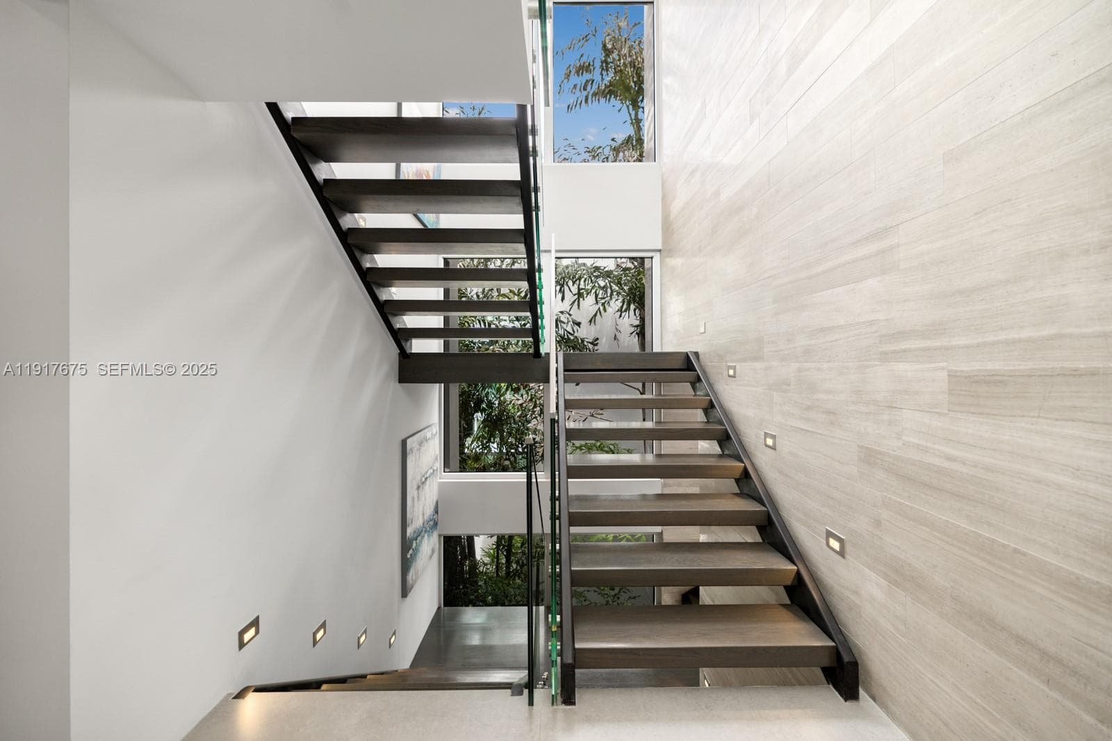 1379 N Venetian Way, Miami FL 33139 — 25